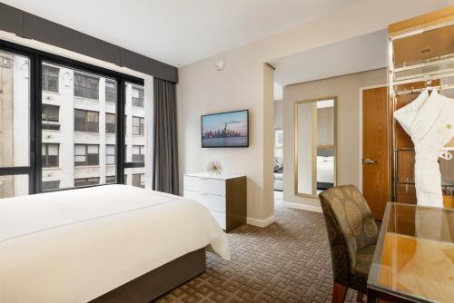 Suite Executive con cama grande del hotel Executive Hotel Le Soleil New York. Foto 8