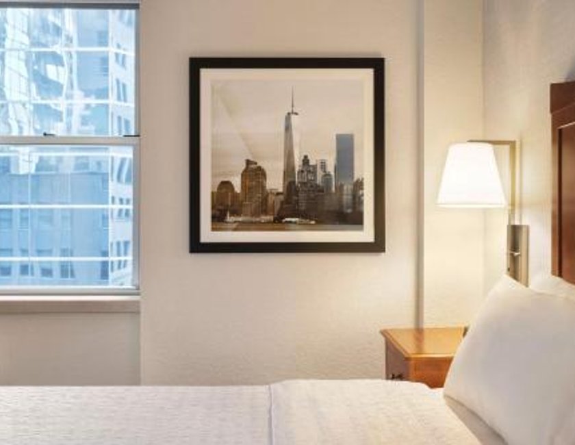 Habitación con cama grande del hotel Hampton Inn Manhattan/Downtown-Financial District. Foto 2