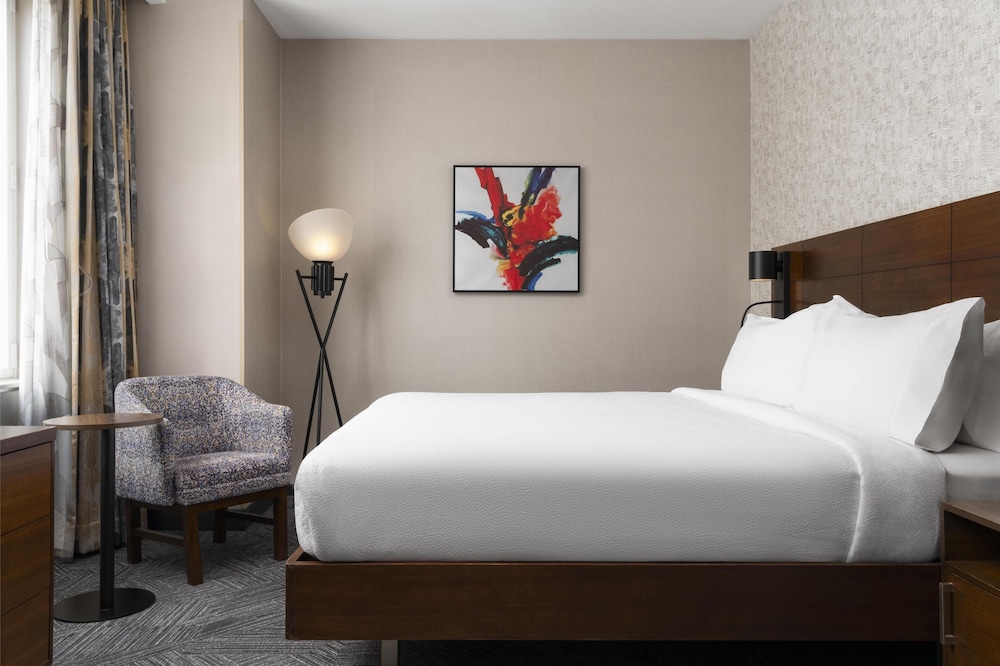 1 cama king size vista ciudad del hotel Hilton Garden Inn New York/Midtown Park Ave. Foto 5