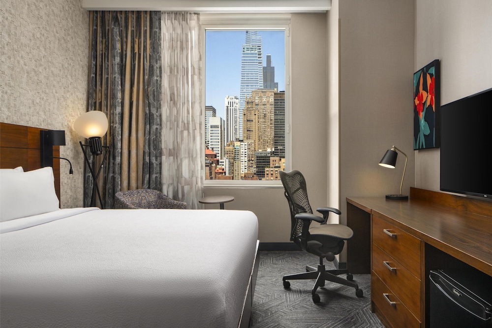 1 cama king size vista ciudad del hotel Hilton Garden Inn New York/Midtown Park Ave. Foto 9