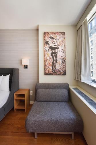 Habitación Deluxe con cama extragrande del hotel 32 32. Foto 1