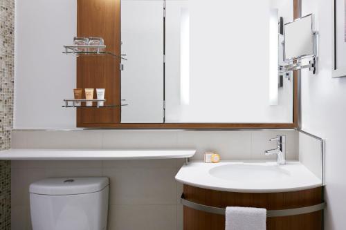 Habitación Estándar - 1 cama grande del hotel Boutique at Grand Central. Foto 7