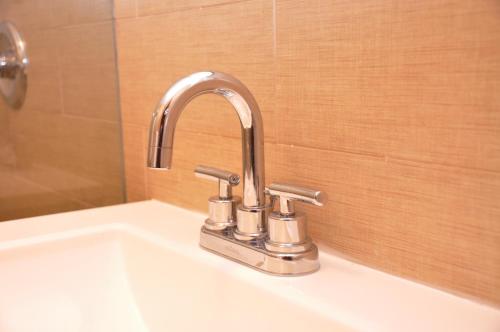 Habitación Deluxe - 1 cama grande del hotel Five44. Foto 4