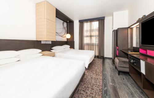 Habitación con 2 camas grandes del hotel Hyatt Herald Square New York. Foto 3