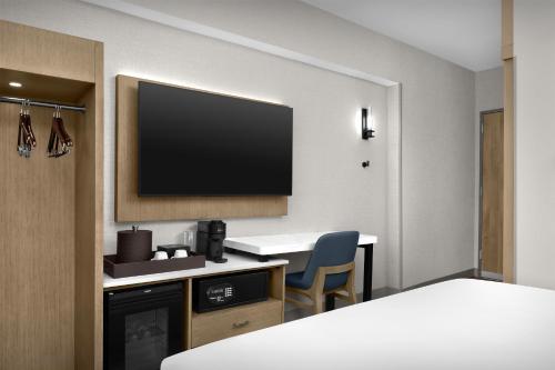 Habitación con cama extragrande del hotel Hyatt Herald Square New York. Foto 12