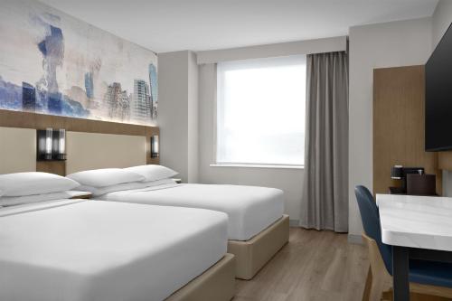 Habitación con 2 camas grandes del hotel Hyatt Herald Square New York. Foto 9