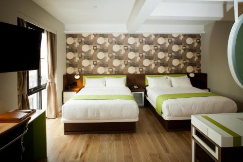 Habitación con 2 camas grandes del hotel NobleDEN