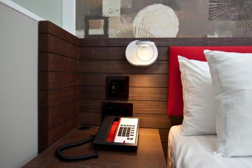 Habitación Estándar - Cama extragrande del hotel NobleDEN. Foto 1