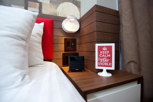 Habitación Estándar - Cama extragrande del hotel NobleDEN. Foto 2