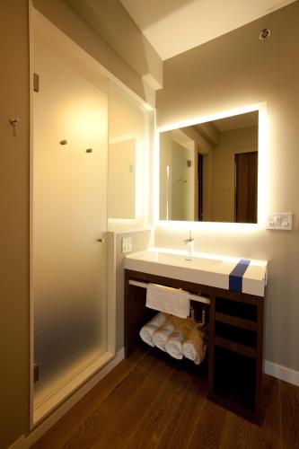 Alojamiento Doble Completo con balcón del hotel NobleDEN. Foto 1