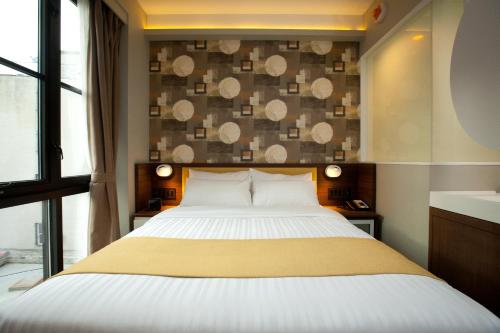 Habitación con cama grande del hotel NobleDEN. Foto 3