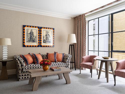 Suite Junior de lujo del hotel Ham Yard Hotel, Firmdale Hotels. Foto 3