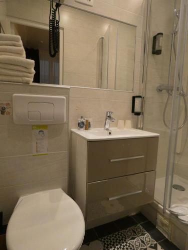 Habitación Doble Pequeña del hotel Bonne Nouvelle Paris. Foto 3