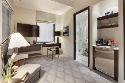 Habitación Deluxe (DLXQ) - 1 cama grande del hotel The Marmara Park Avenue. Foto 2
