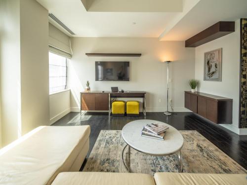 Suite con cama grande del hotel The Marmara Park Avenue. Foto 4