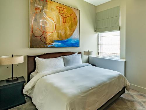 Suite con cama grande del hotel The Marmara Park Avenue. Foto 7