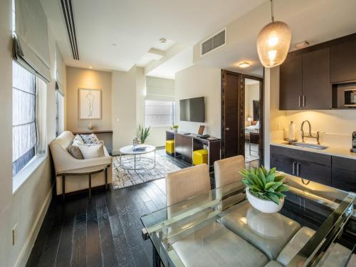 Suite con cama extragrande del hotel The Marmara Park Avenue. Foto 3