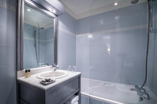 Habitación Doble del hotel Champerret Héliopolis. Foto 6