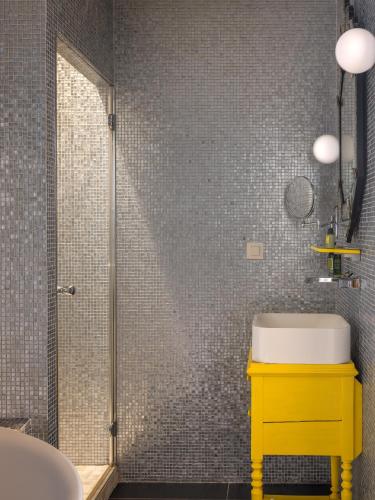 Suite Junior Neo Retro del hotel Crayon Rouge. Foto 3