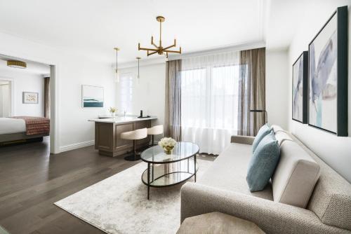 Suite de 1 dormitorio con cama extragrande del hotel The Wallace. Foto 1