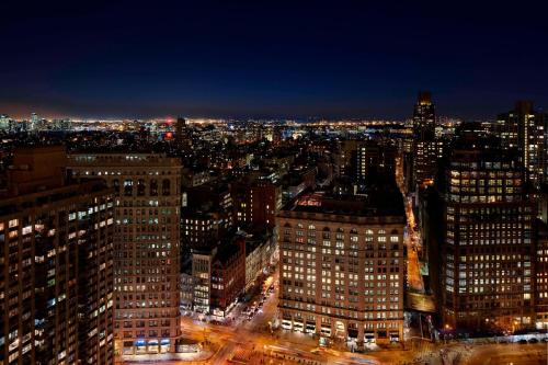 Loft con vistas a la ciudad del hotel The New York Edition. Foto 3