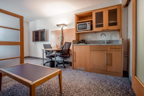 Suite de 1 dormitorio con cocina americana del hotel Club Quarters Covent Garden Holborn. Foto 4