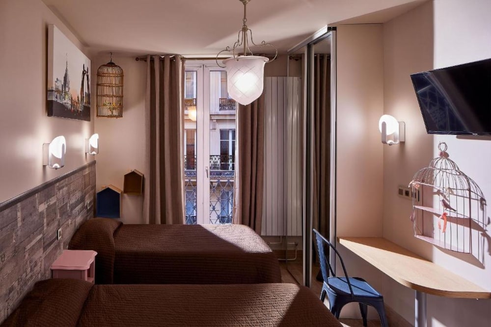 Habitación con 2 camas individuales del hotel De Roubaix. Foto 4