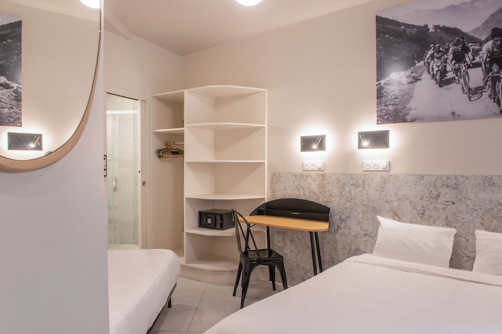 Habitación con 2 camas individuales del hotel De Roubaix. Foto 15