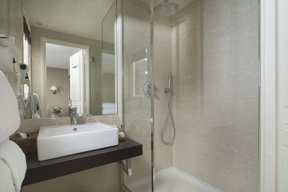 Habitación doble superior con balcón del hotel Du Danube Saint Germain. Foto 4