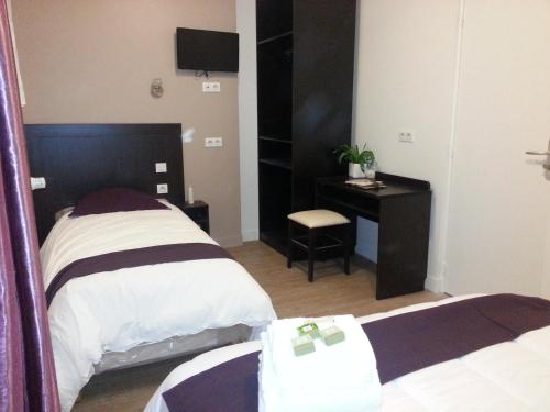 Habitación Triple del hotel Du Quai de Seine. Foto 7