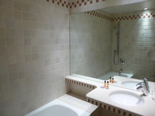 Habitación Doble Estándar del hotel Du Vieux Marais. Foto 2