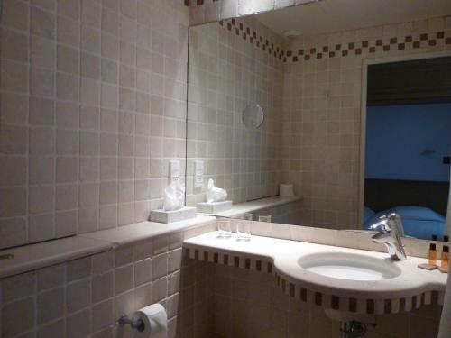 Habitación Triple del hotel Du Vieux Marais. Foto 3