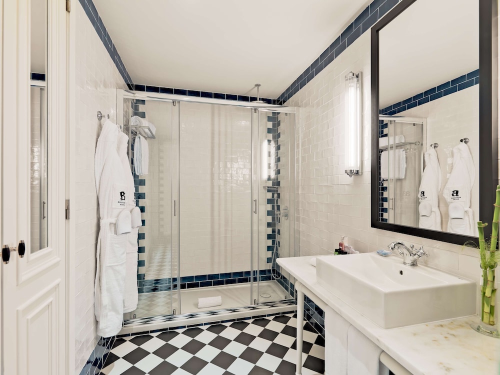 Suite del hotel H10 Duque De Loulé. Foto 4
