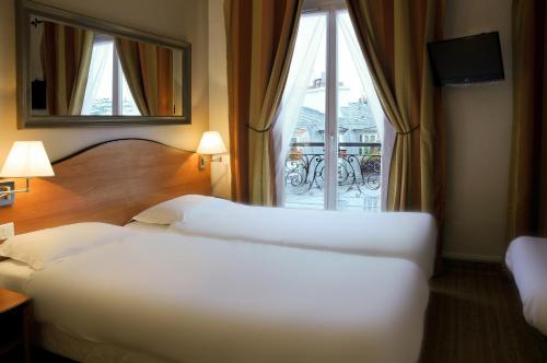 Habitación Triple del hotel Eden Montmartre. Foto 1