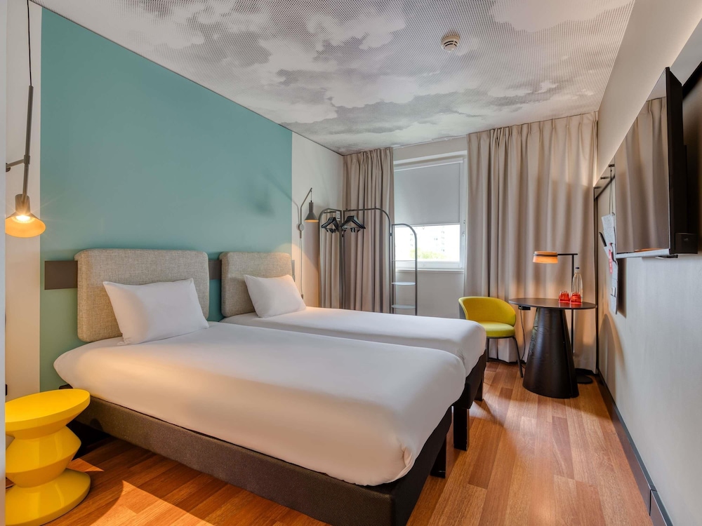 Habitación estándar con 2 camas individuales, 2 camas individuales del hotel ibis Berlin Kurfürstendamm