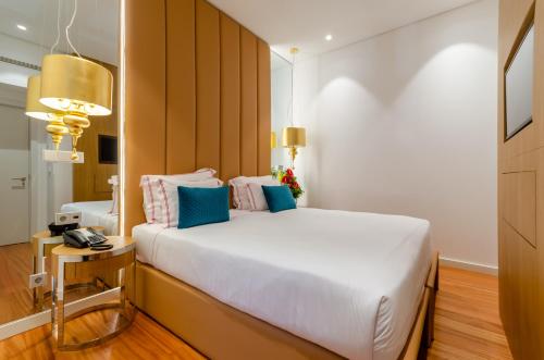 Suite Junior con vistas interiores del hotel The 7. Foto 1