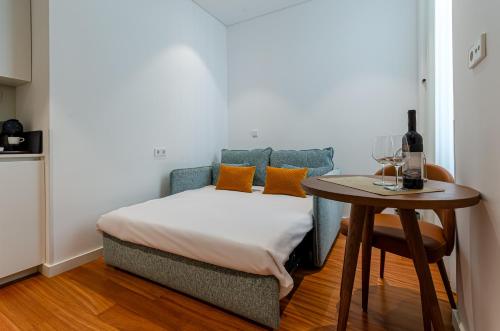 Suite Junior con vistas interiores del hotel The 7. Foto 10
