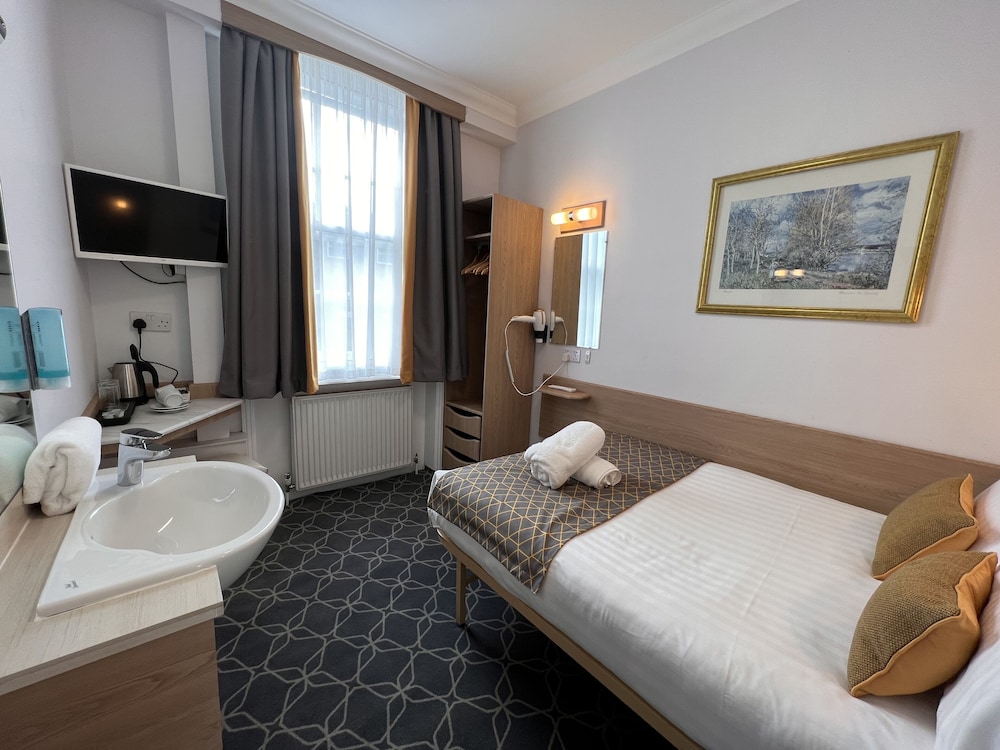 Habitación básica doble, baño compartido del hotel The Princess – St Pancras Group. Foto 2