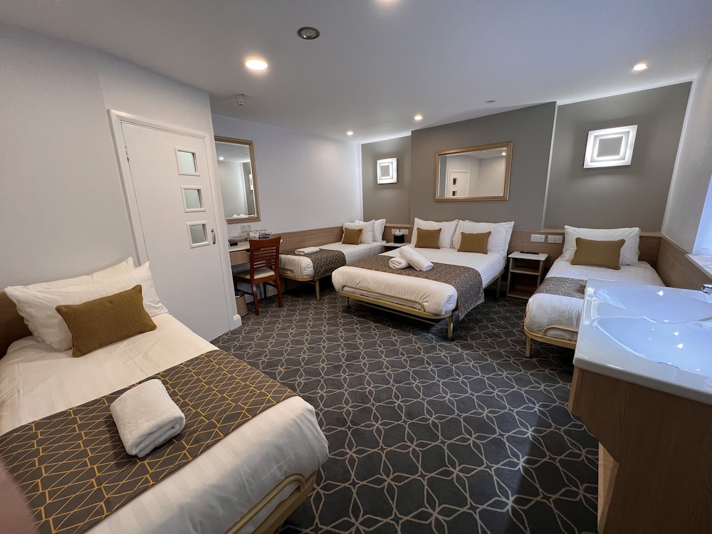 Habitación familiar (Basic Five Room, Shared Bathroom) del hotel The Princess – St Pancras Group
