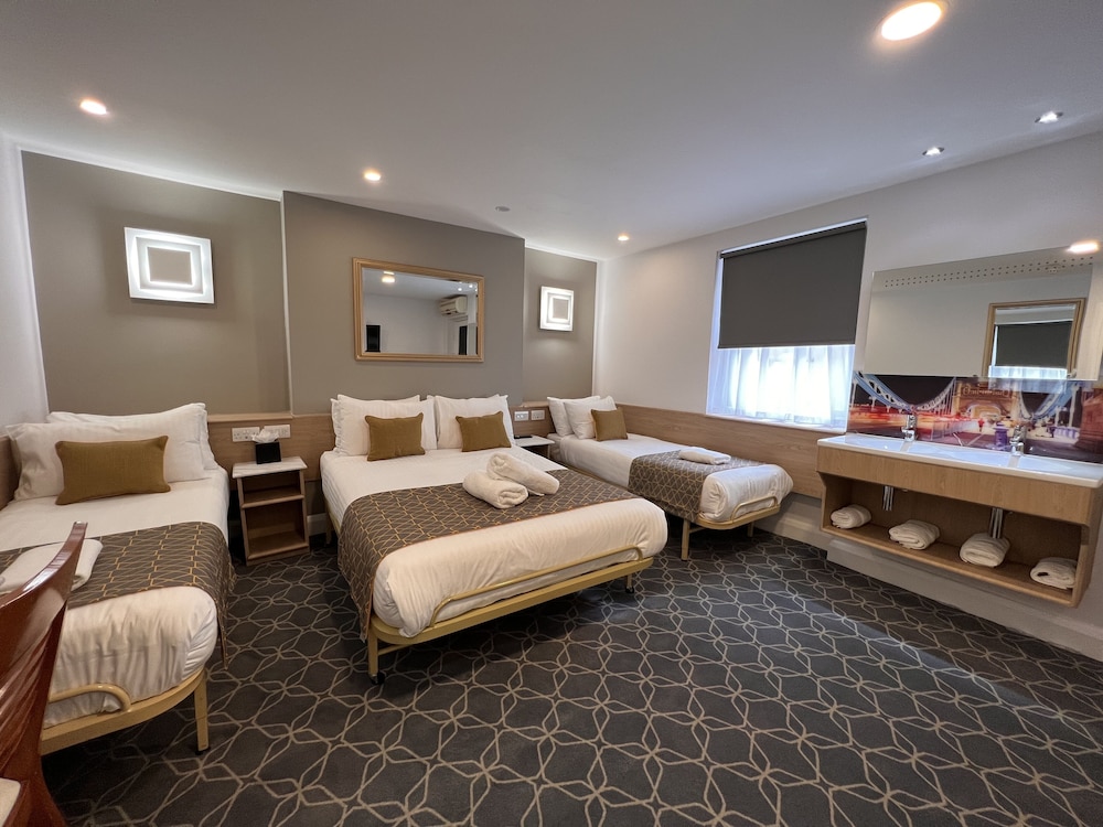 Habitación familiar (Basic Five Room, Shared Bathroom) del hotel The Princess – St Pancras Group. Foto 1