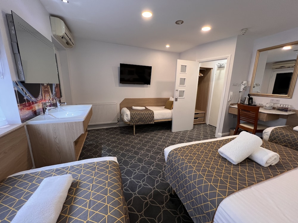 Habitación familiar (Basic Five Room, Shared Bathroom) del hotel The Princess – St Pancras Group. Foto 2