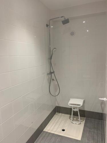 Habitación Doble adaptada para personas con movilidad reducida del hotel Eiffel Xv. Foto 4