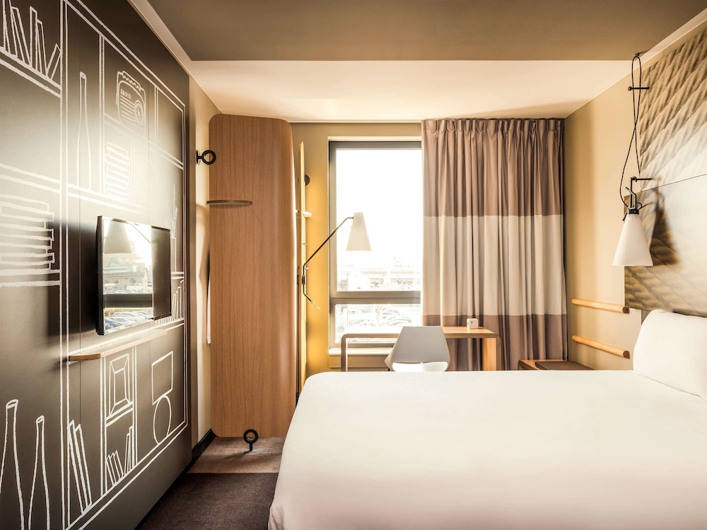 Habitación Confort, 1 cama doble del hotel Ibis Paris Coeur D'orly Airport. Foto 1