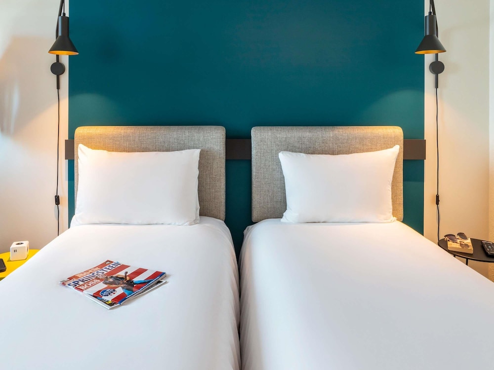 Habitación estándar, 2 camas individuales del hotel Ibis Paris Coeur D'orly Airport. Foto 3