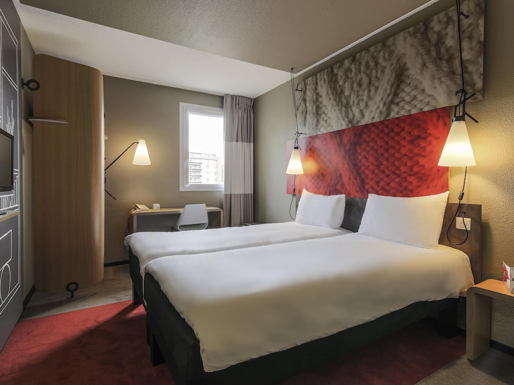 Habitación Confort, 2 camas individuales del hotel Ibis Paris Coeur D'orly Airport. Foto 1