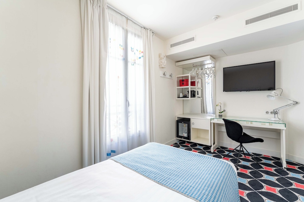 Habitaciones Comunicadas (2 habitaciones) - Minibar soft de cortesía, Chromecast, Prensa digital del hotel Joke - Astotel. Foto 4
