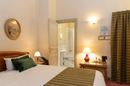 Chambre double rez - de - chaussee del hotel Langlois. Foto 5
