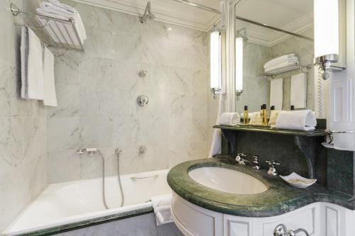 Habitación Doble Clásica del hotel Luxembourg Parc. Foto 5