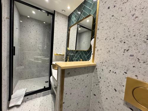Room Gold Premium del hotel Nation Montmartre. Foto 12