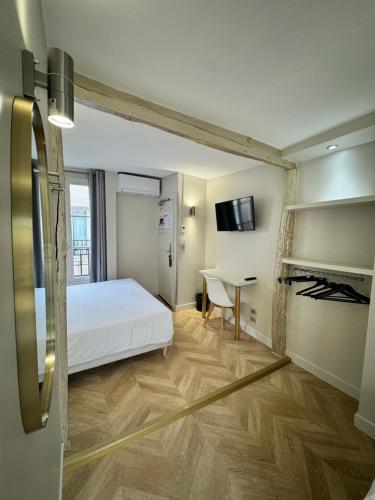 Habitación Triple Confort del hotel Nation Montmartre. Foto 5